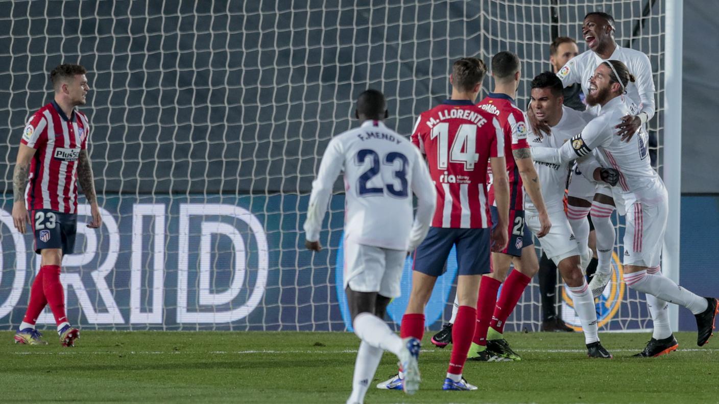 Casemiro festeggiato dopo l'1-0