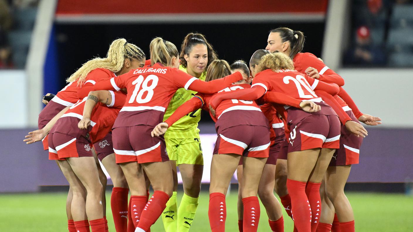Le elvetiche durante la partita amichevole contro il Canada