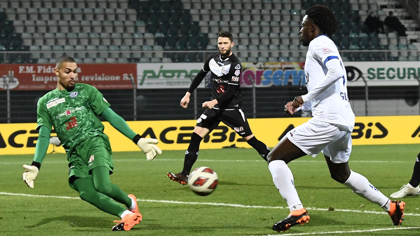 Guessand impegna seriamente l'estremo difensore Baumann
