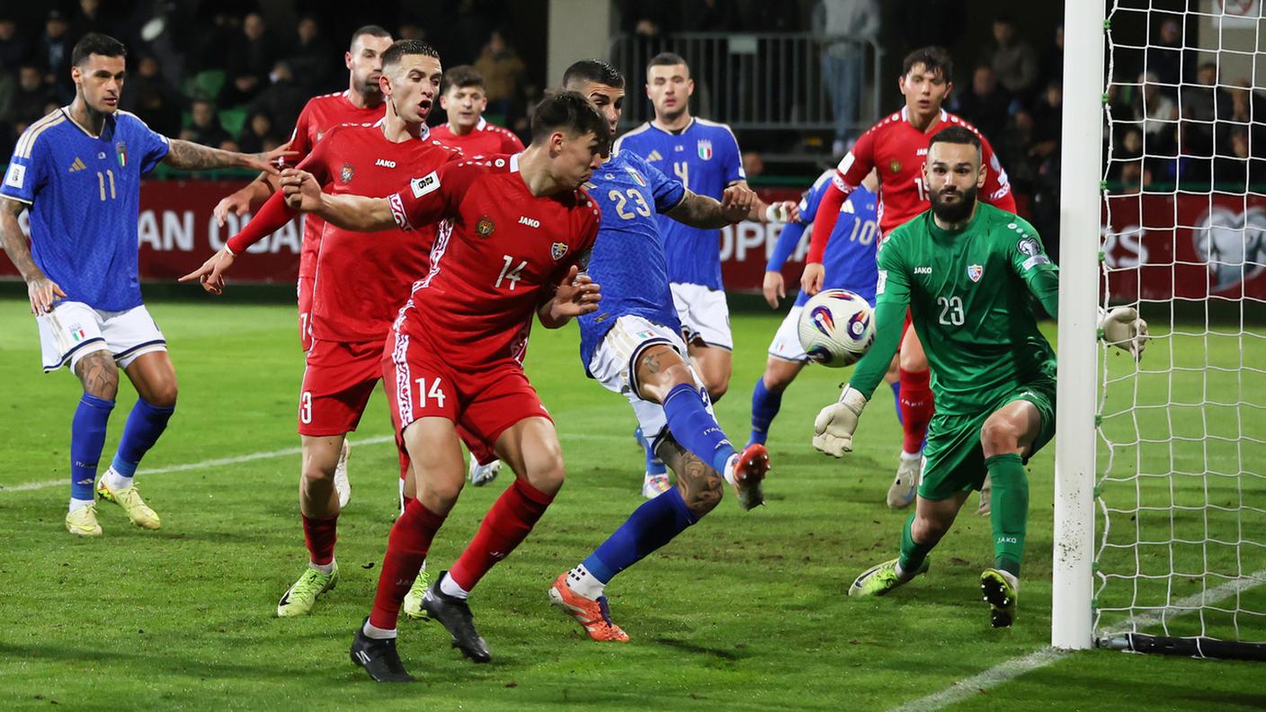 Mancini qui spreca, ma poi firmerà il primo gol degli Azzurri