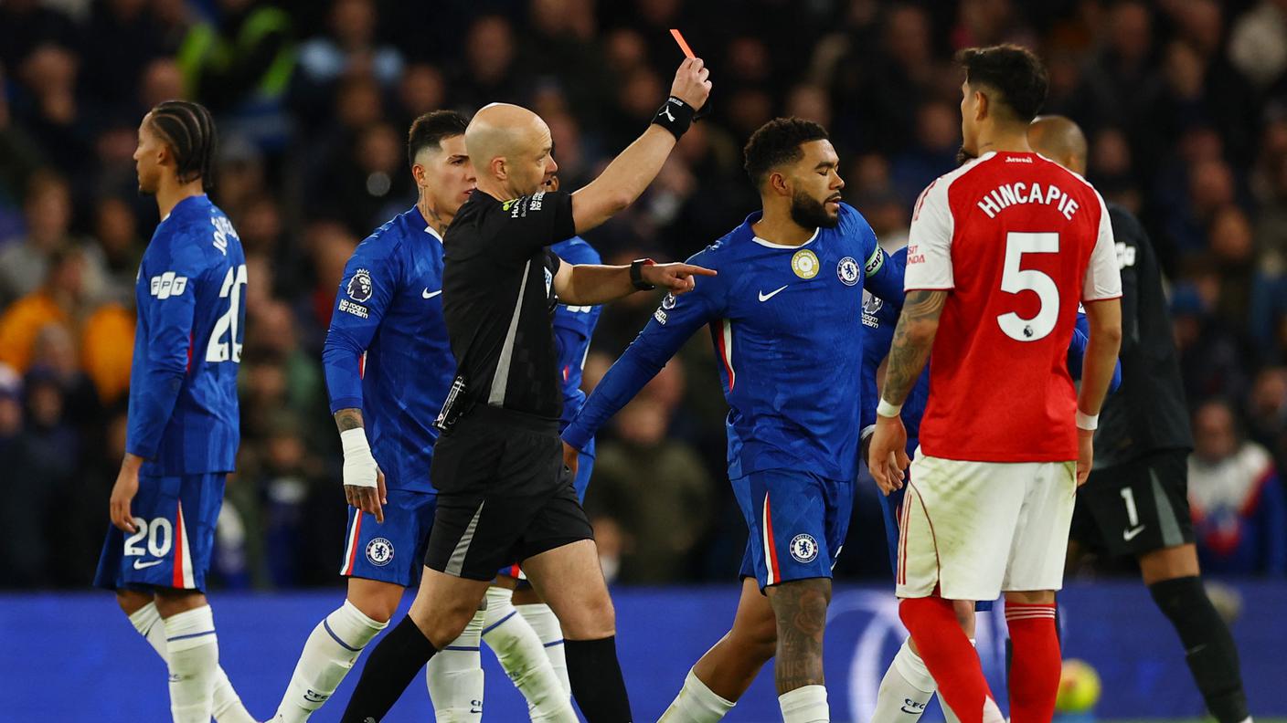 L'espulsione di Caicedo a testimonianza di un match molto duro