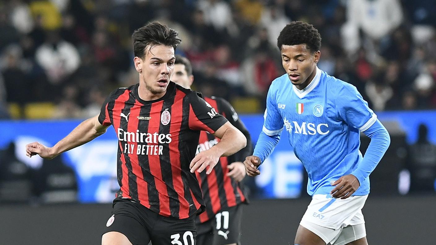 Il centrocampista elvetico sfugge a Neres, autore del primo gol dell'incontro