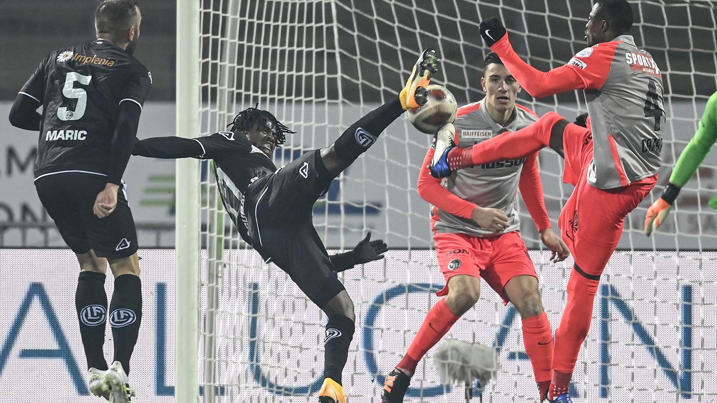 Abubakar in acrobazia contro lo Young Boys