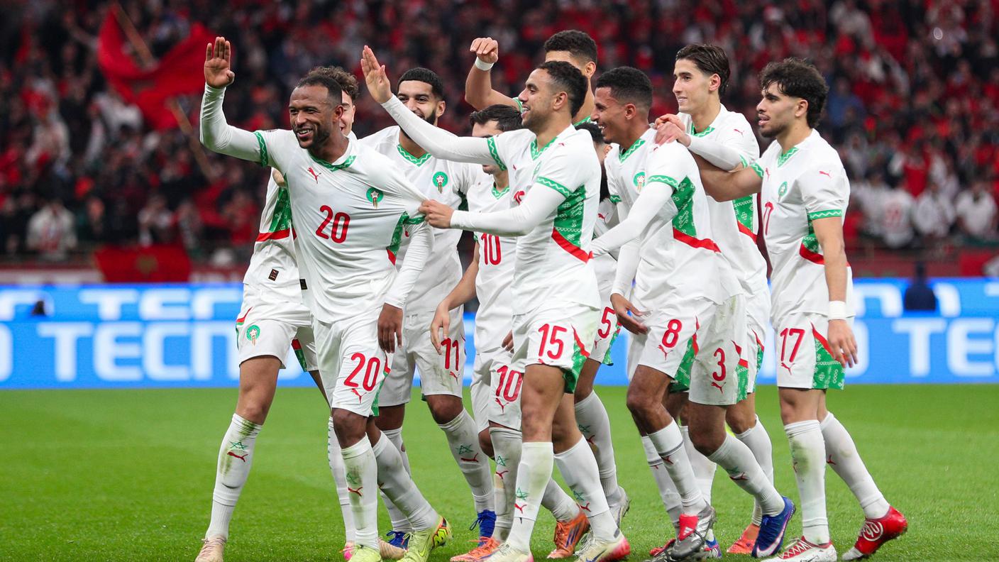 El Kaabi, autore di una doppietta, festeggiato dai compagni