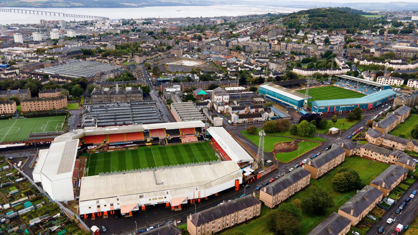 Tannadice Park (Dundee United) e Dens Park (Dundee)