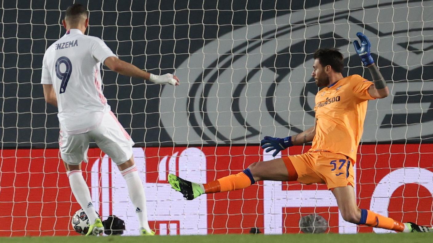 Svarione di Sportiello e gol di Benzema