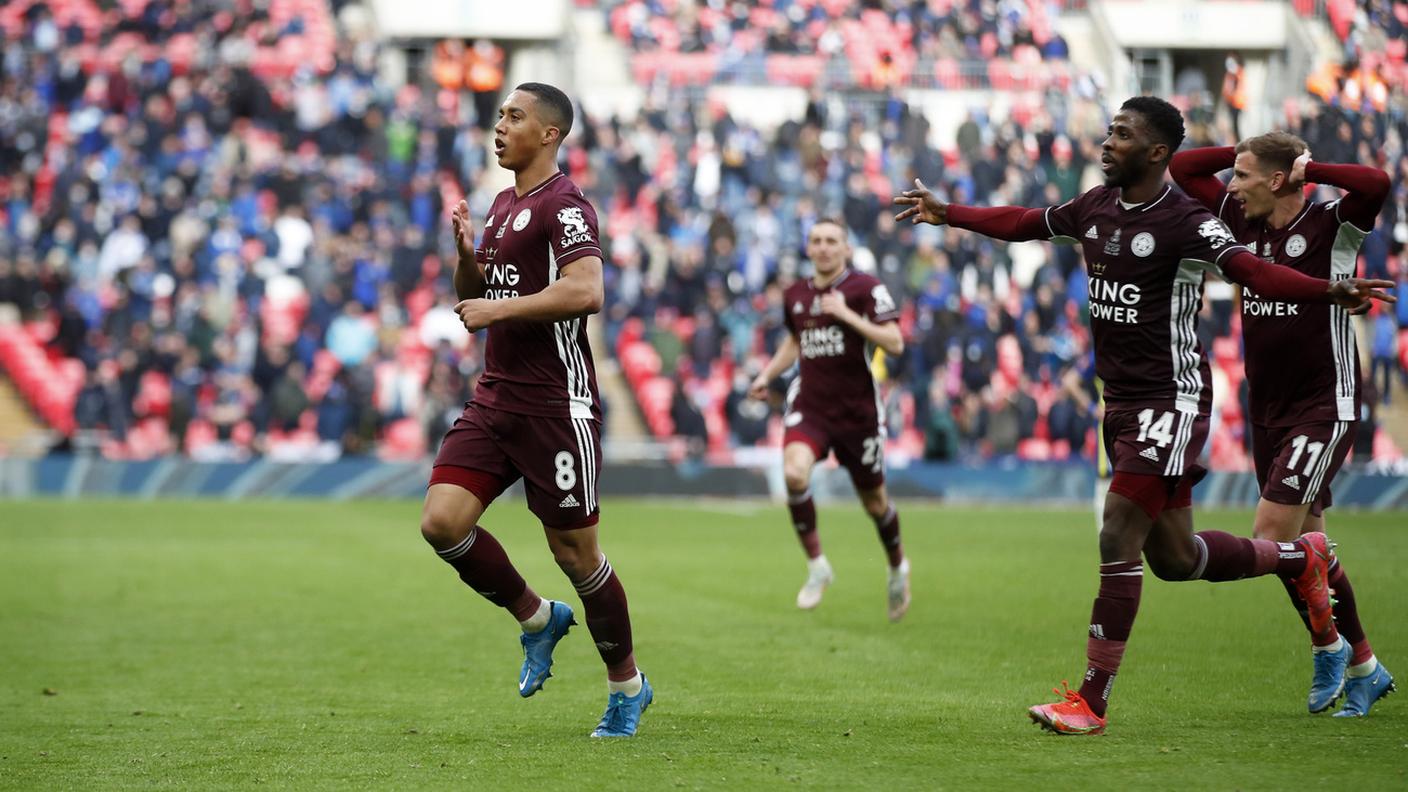 Tielemans festeggia il gol davanti ai 21'000 di Wembley