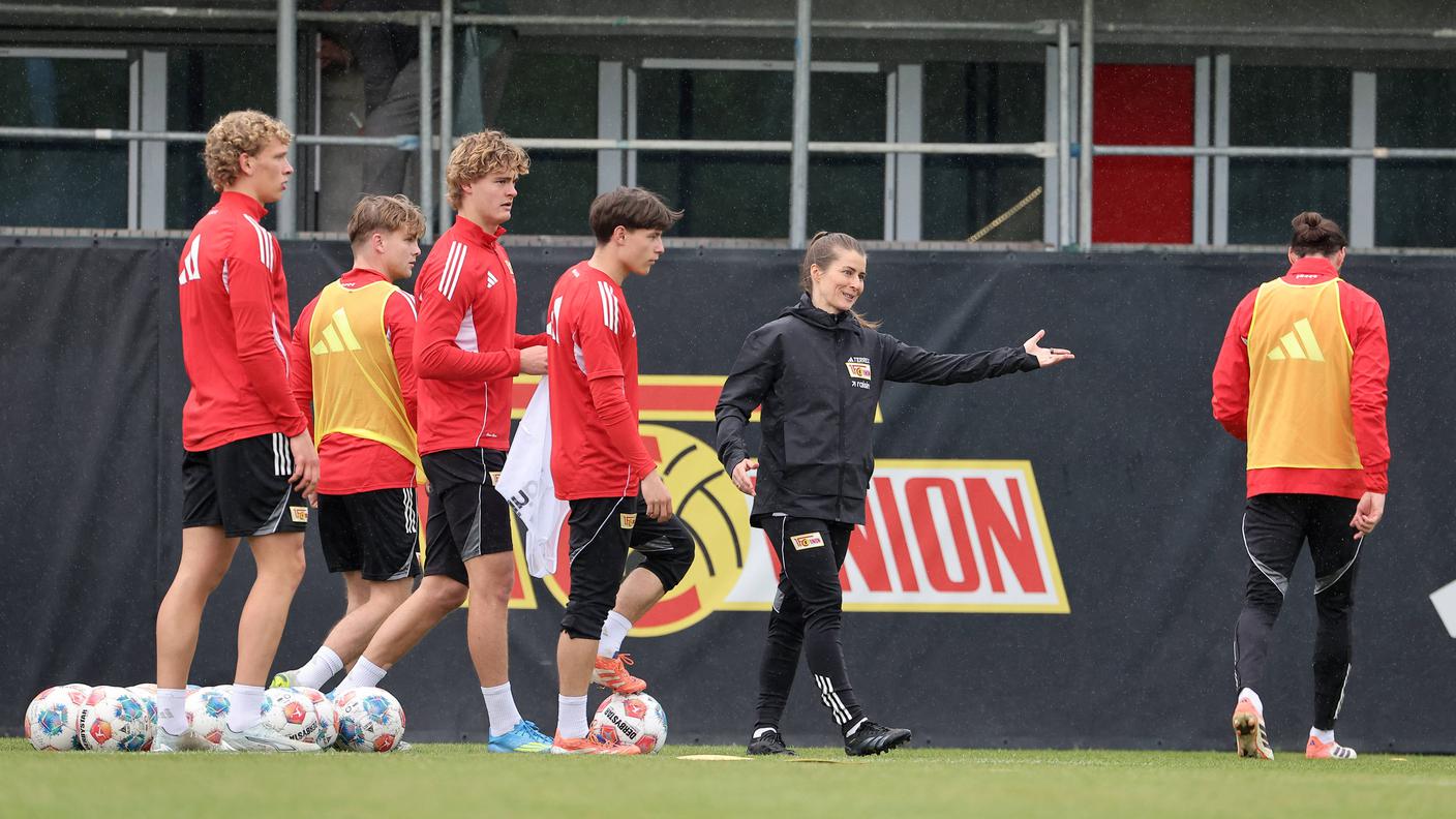 La 34enne guida il suo primo allenamento