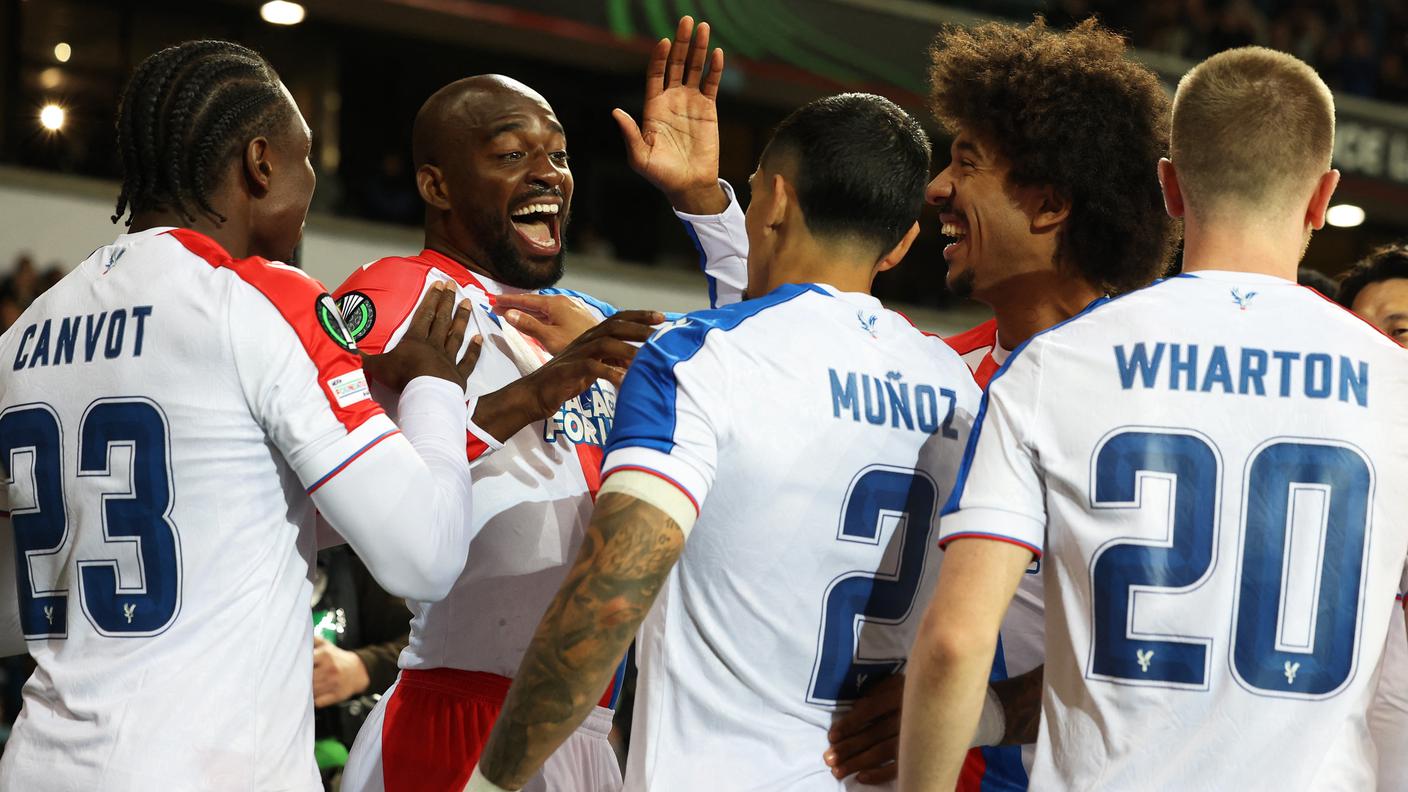 Tutta la gioia delle Eagles dopo la rete di Sarr