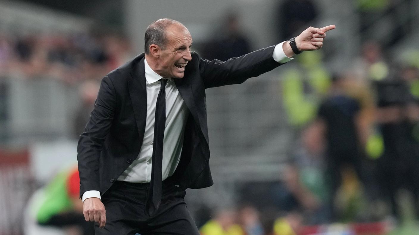 Esonerato per non essere andato in Champions... disputerà la Champions