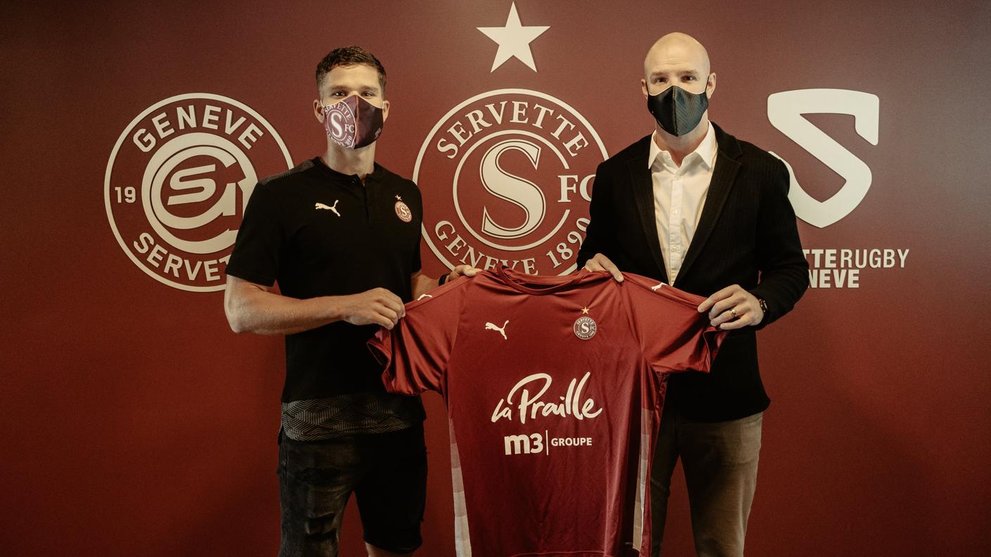 Con la sua nuova maglia e il ds Senderos