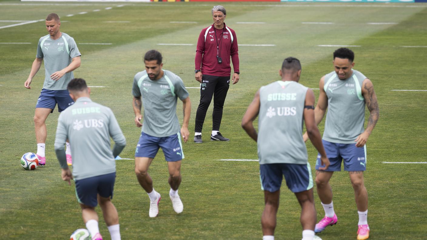 Allenamento sotto lo sguardo attento di Yakin