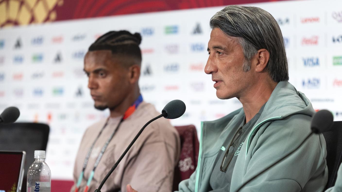 L'allenatore e Akanji in conferenza stampa