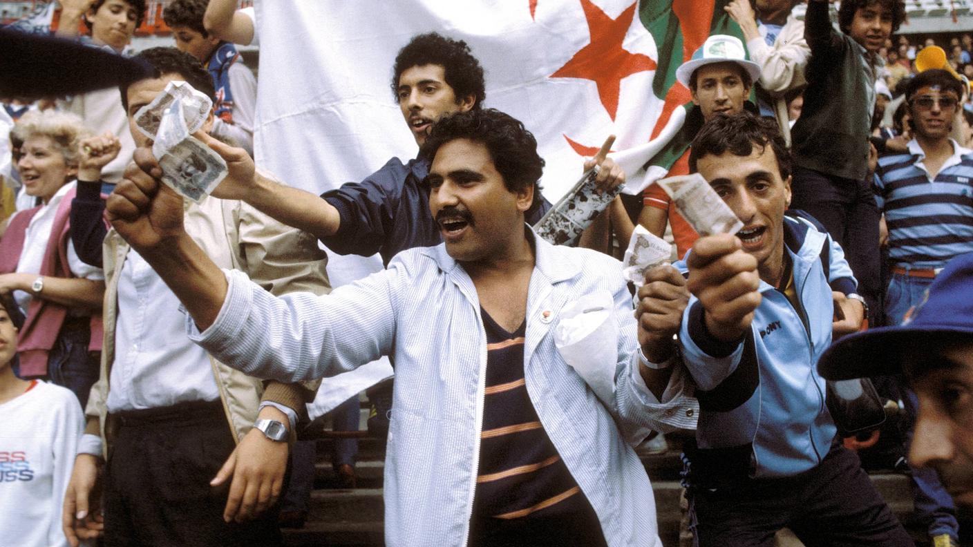 La protesta dei tifosi sugli spalti