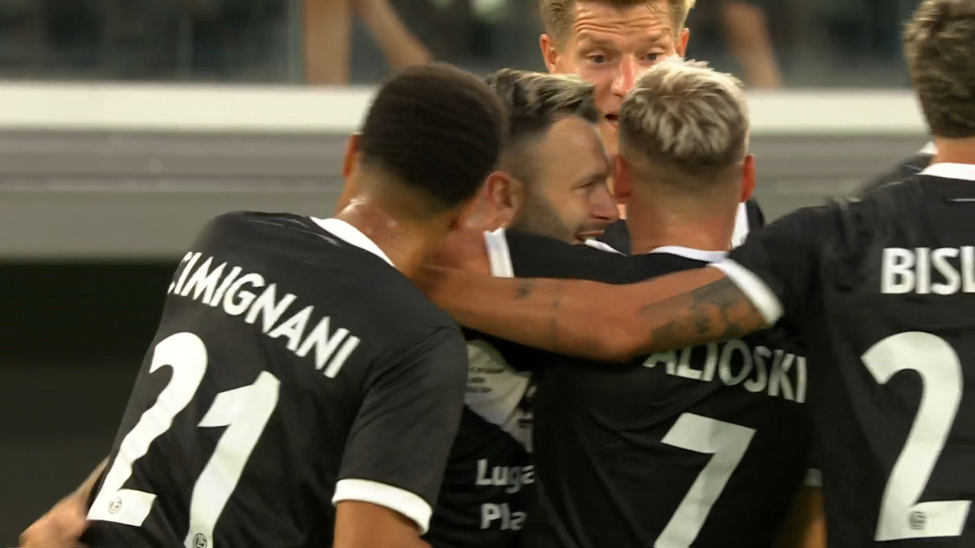 Abbraccio dopo il gol