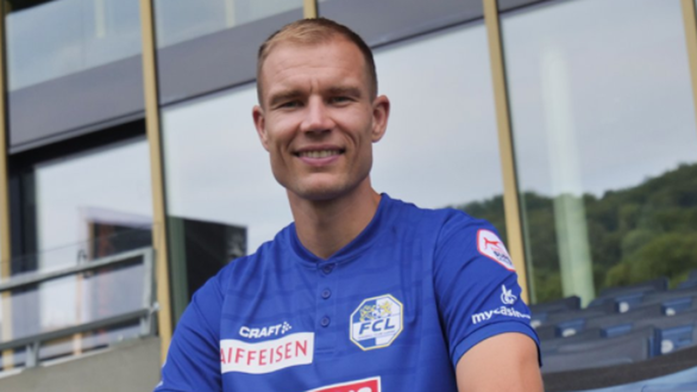 L'ex Bayern Monaco alla presentazione con il club di Stefan Wolf