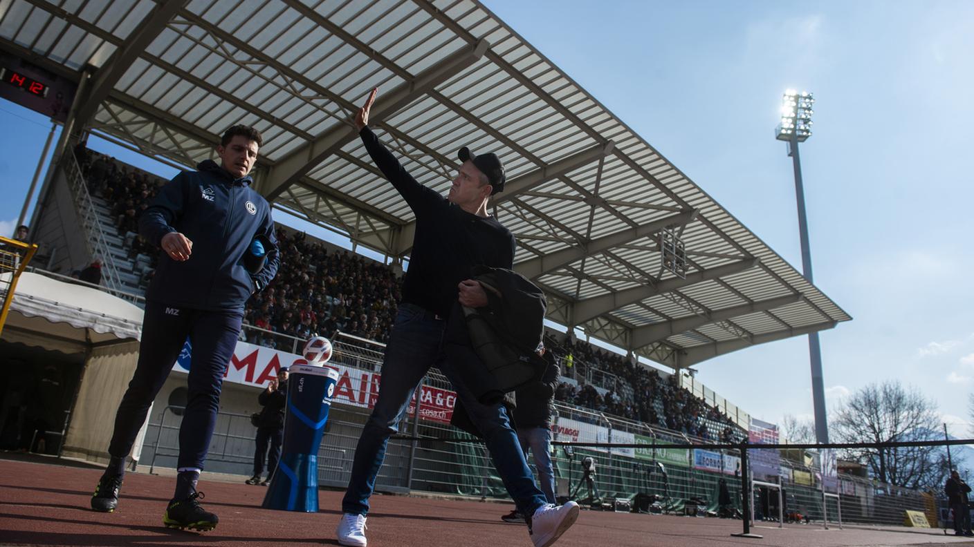Tribune gremite