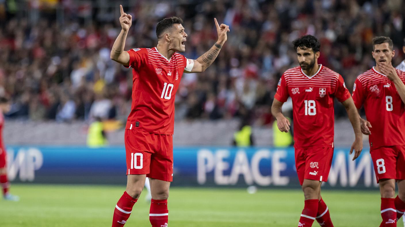 Capitan Xhaka striglia i compagni