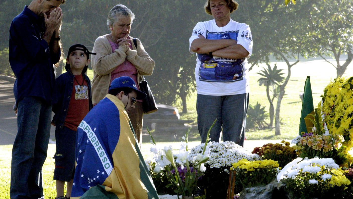 RE_auto_senna_pellegrinaggio.jpg
