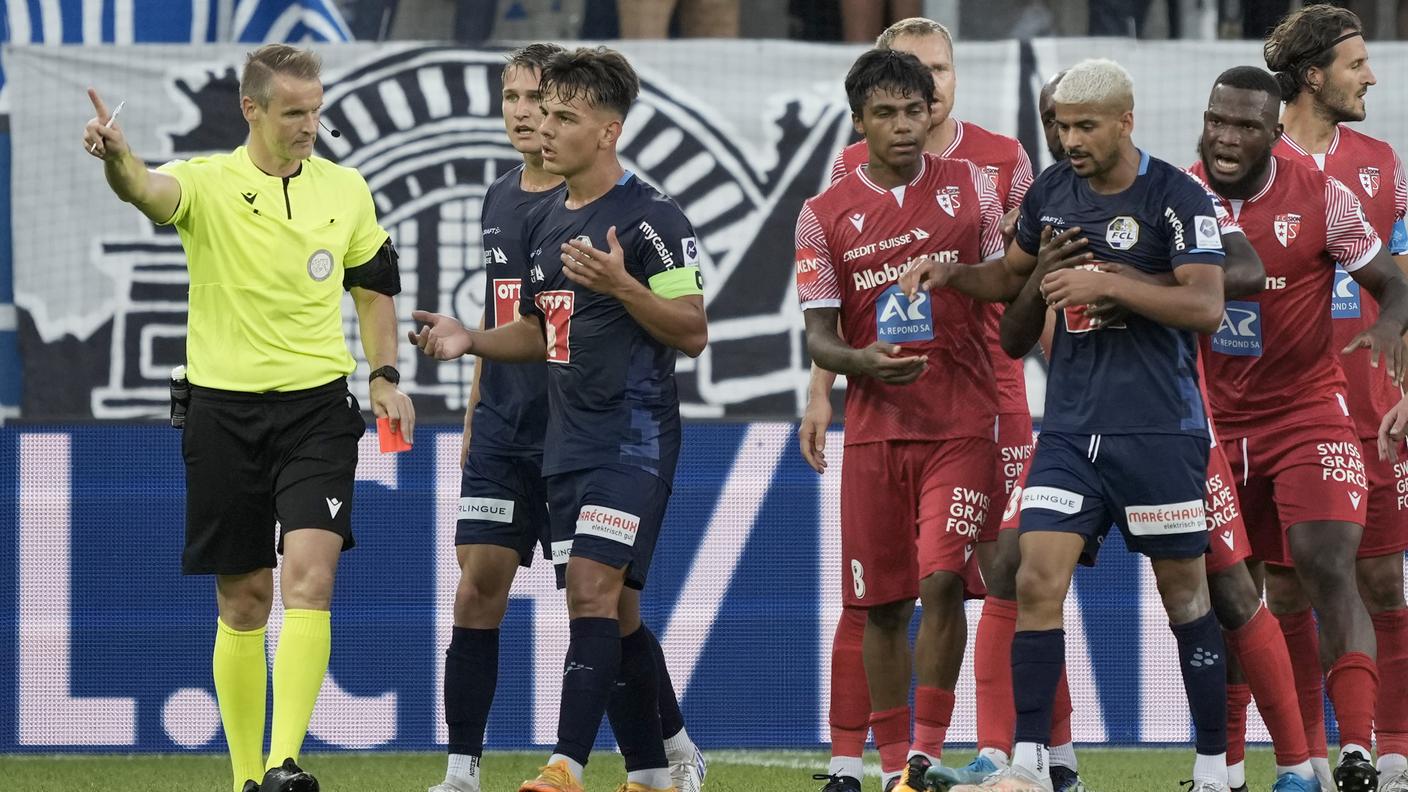 L'arbitro è dovuto intervenire parecchio