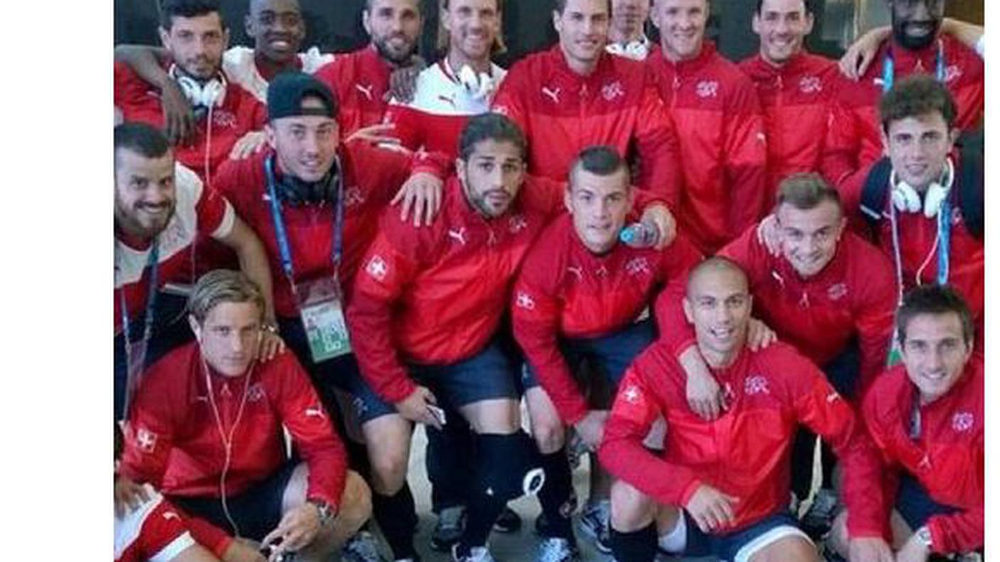 La foto di gruppo di Granit Xhaka