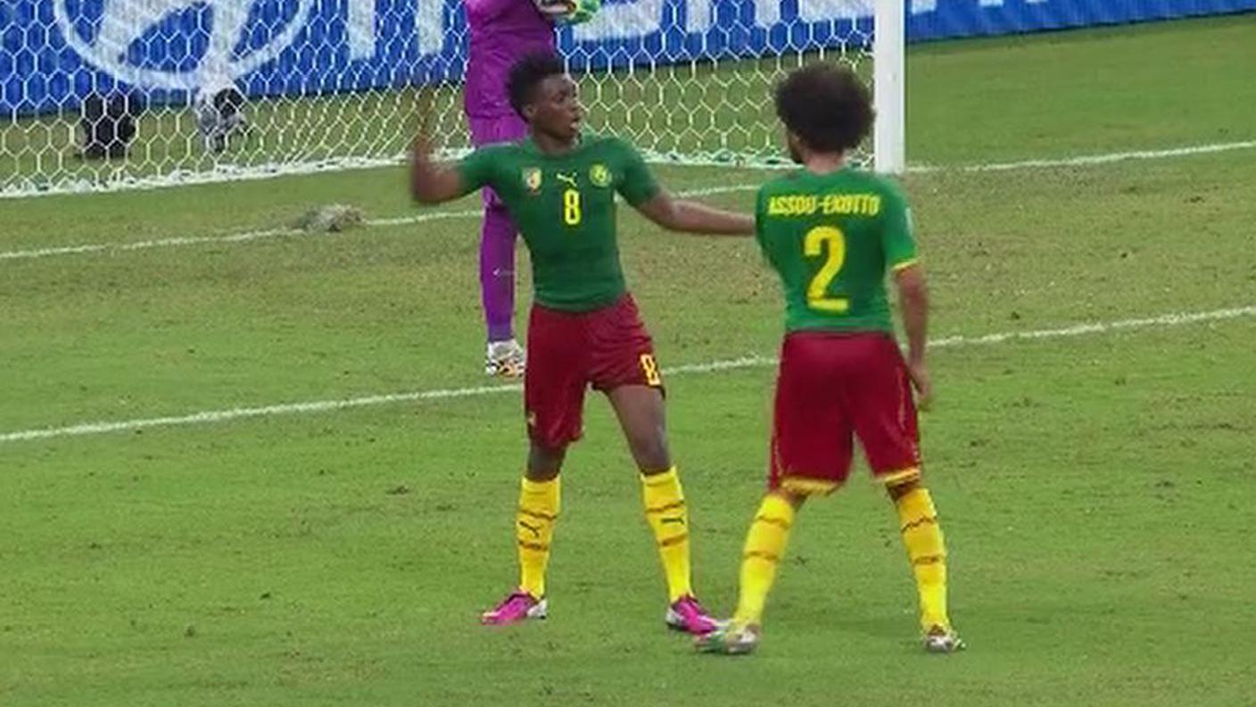 Assou Ekotto e Moukandjo litigano in campo
