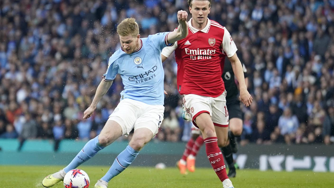 De Bruyne scatenato con doppietta e assist