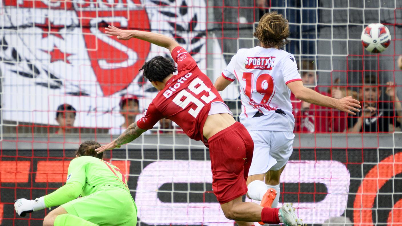 Burkart insacca il gol partita dopo aver sorpreso Lavanchy