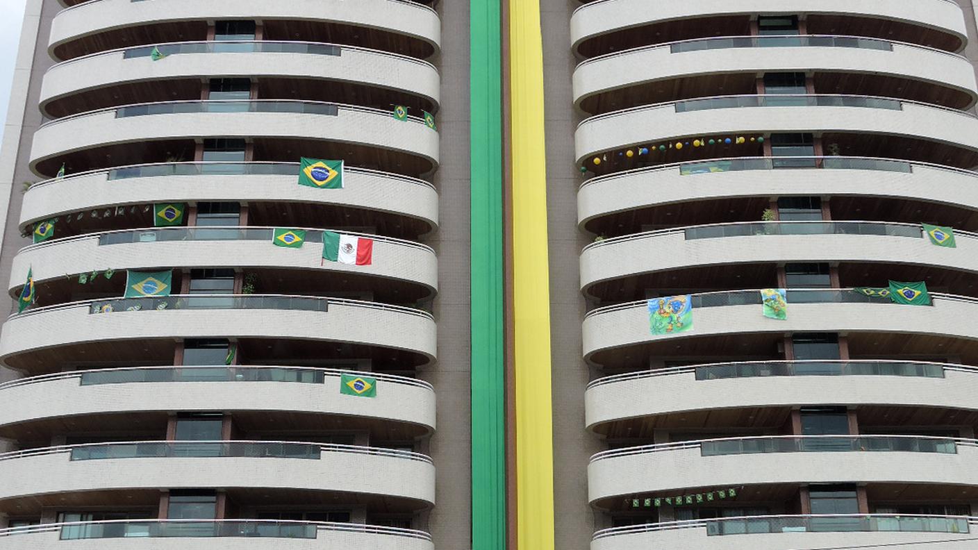 Un palazzo addobbaton di verdeoro