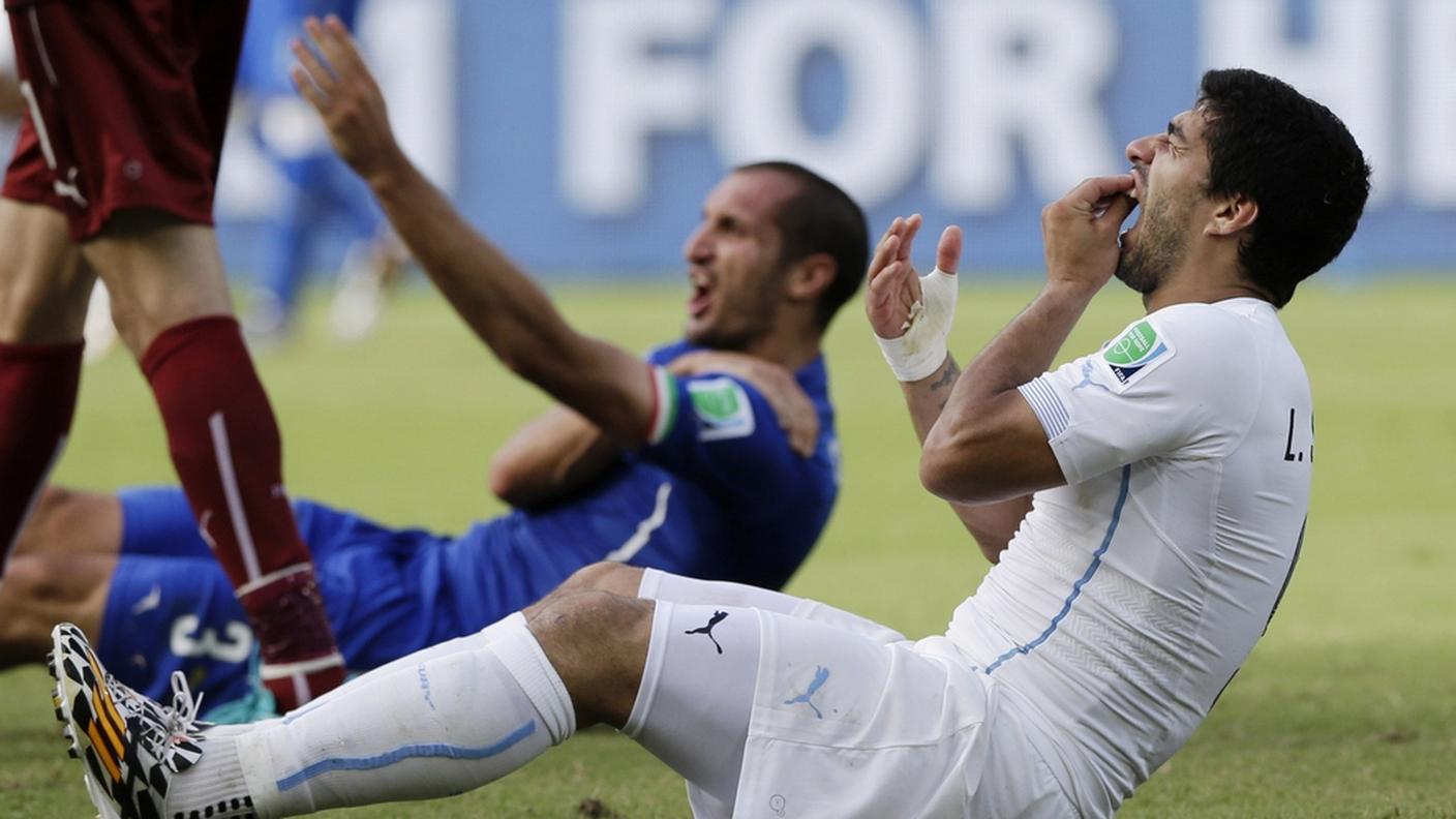 Costa caro il morso a Chiellini
