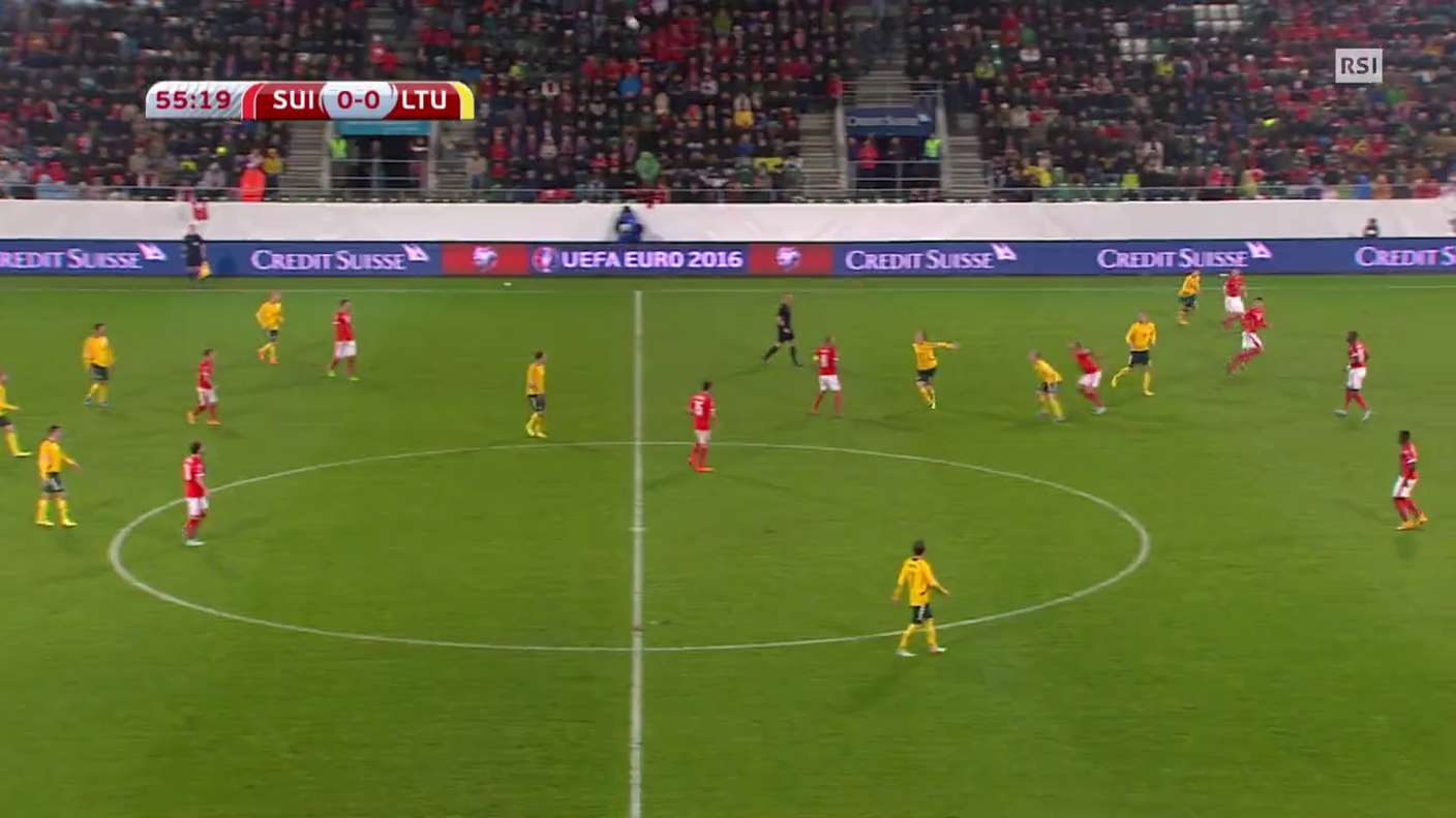 Euro 2016, Mehmedi colpisce il palo al 56' (15.11.2014).