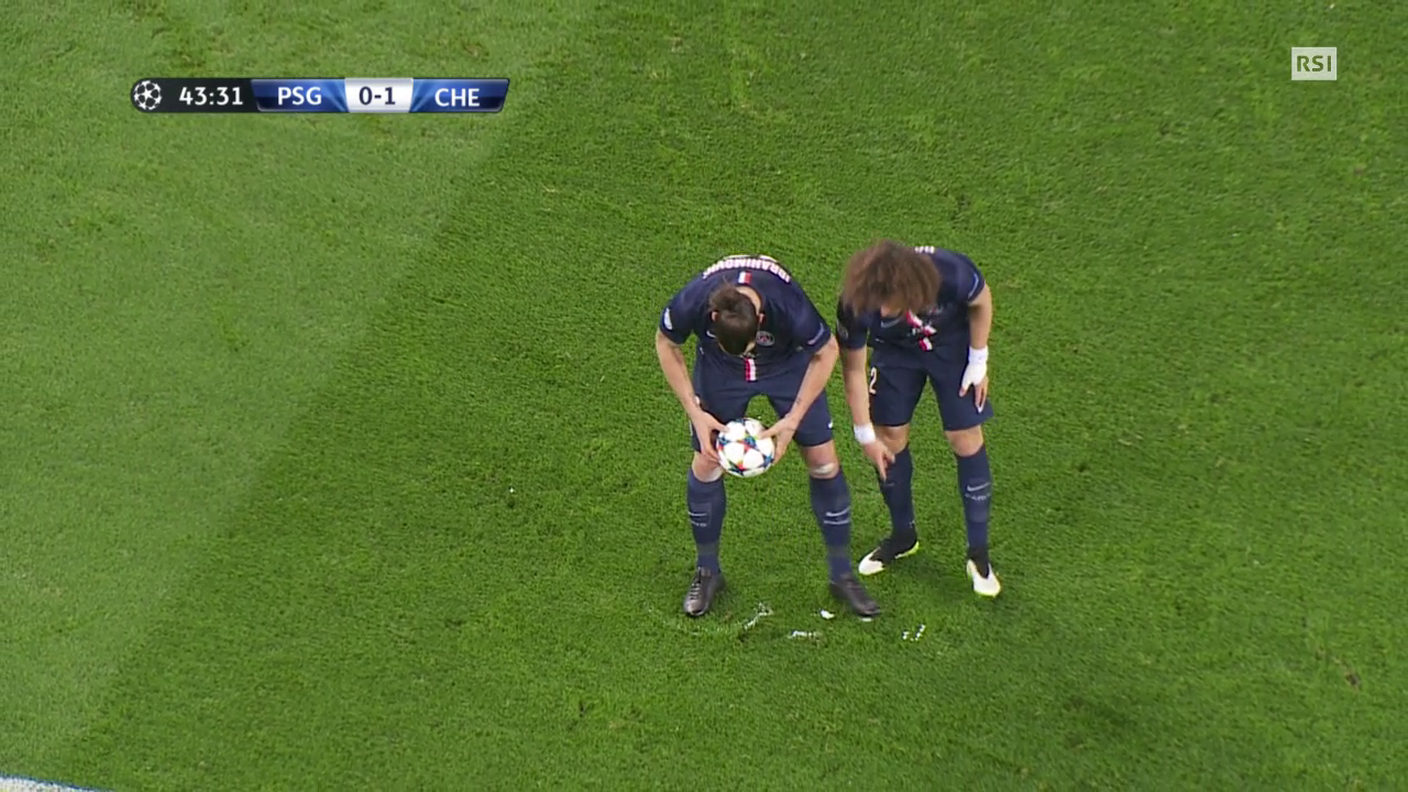 Champions League, la furbata di David Luiz in PSG - Chelsea (17.02.2015)
