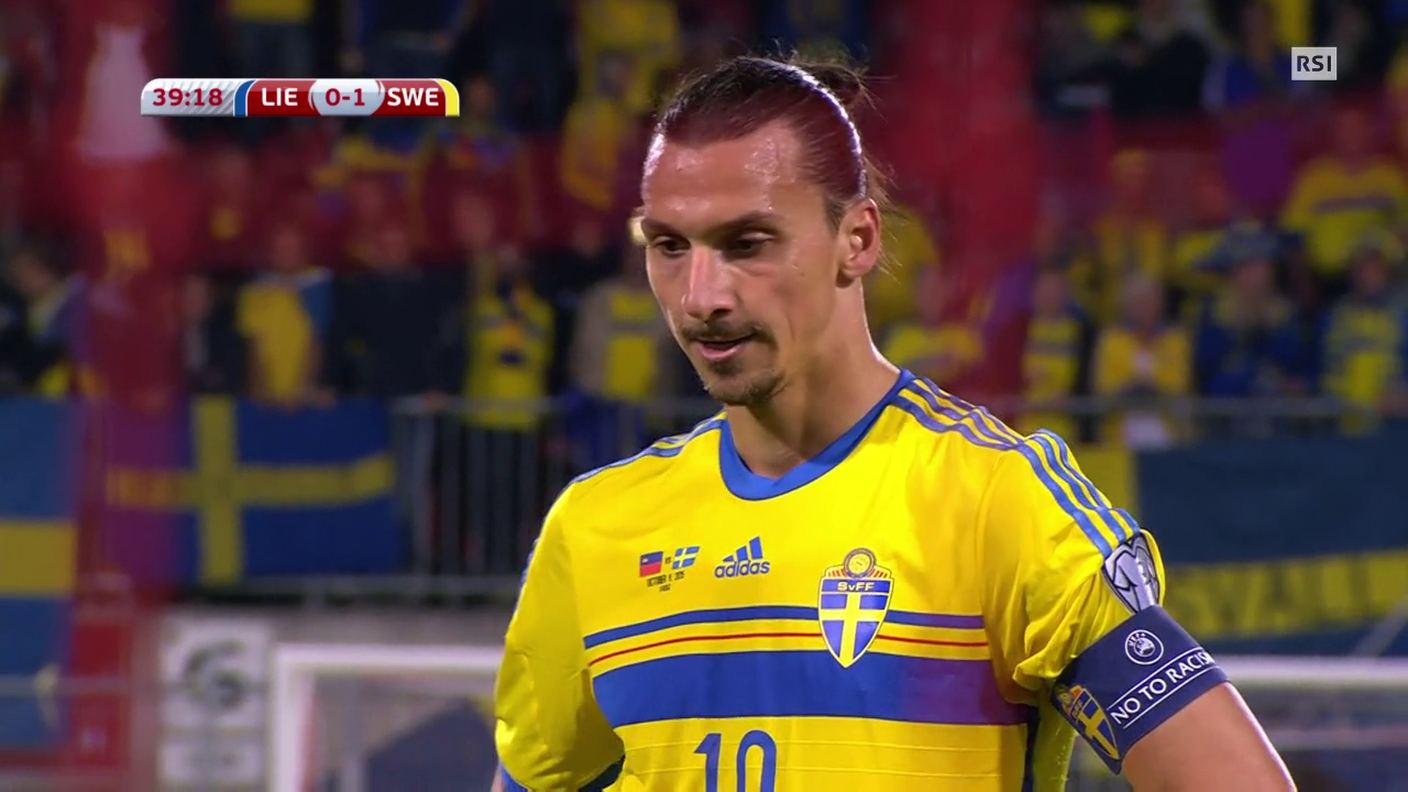 Euro 2016, Ibrahimovic sbaglia il rigore in Liechtenstein - Svezia (09.10.2015) 