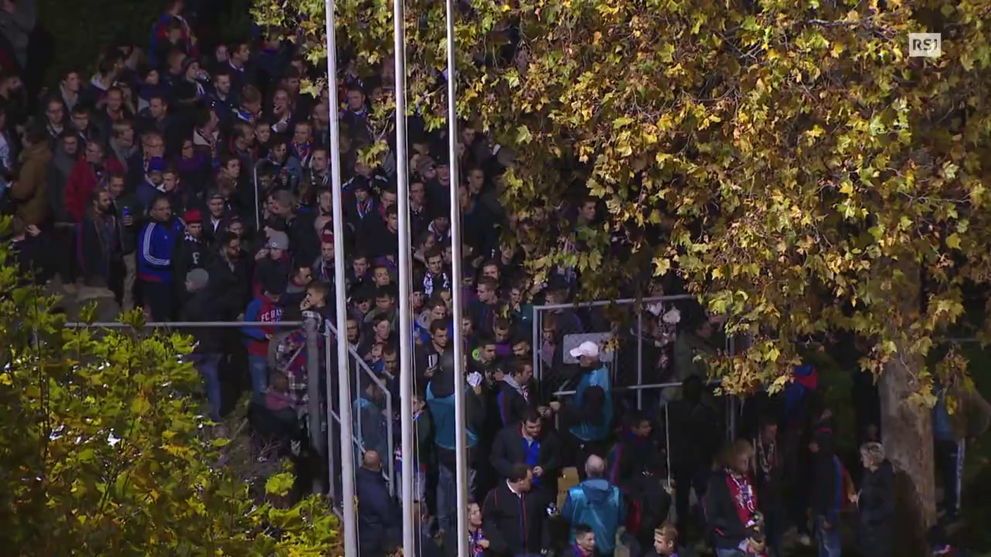 Coppa Svizzera, i tifosi del Basilea entrano allo stadio (28.20.2015)