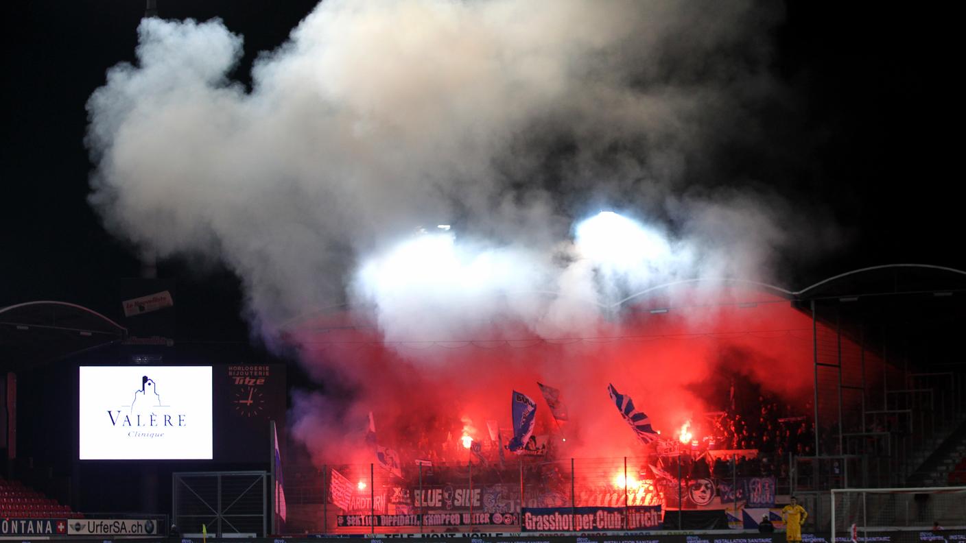 Fumogeni, razzi e fuochi d'artificio in curva