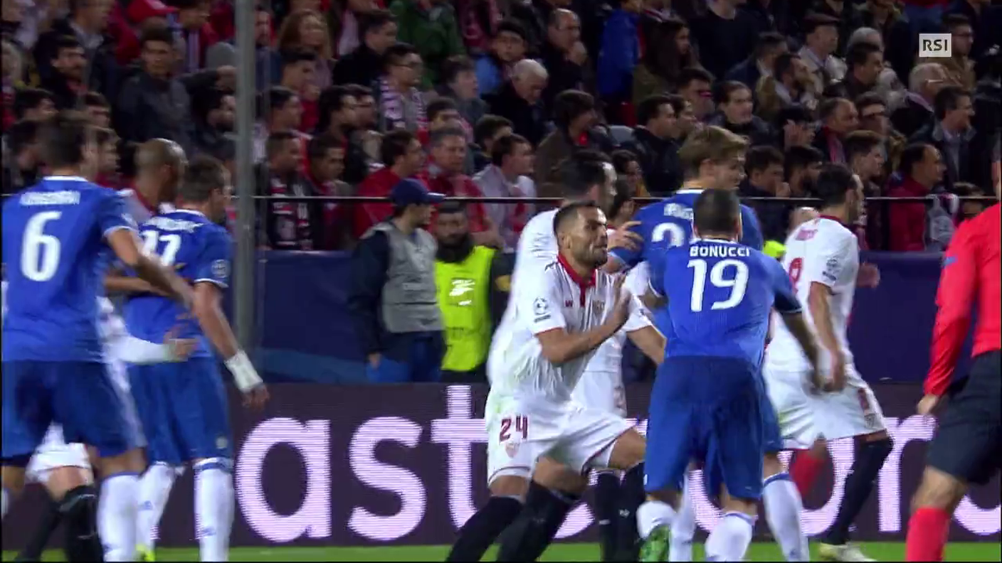 Champions League, il rigore su Bonucci in Siviglia - Juventus (22.11.2016)