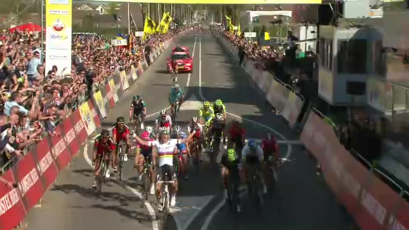 Tutti dietro alla maglia con l'iride