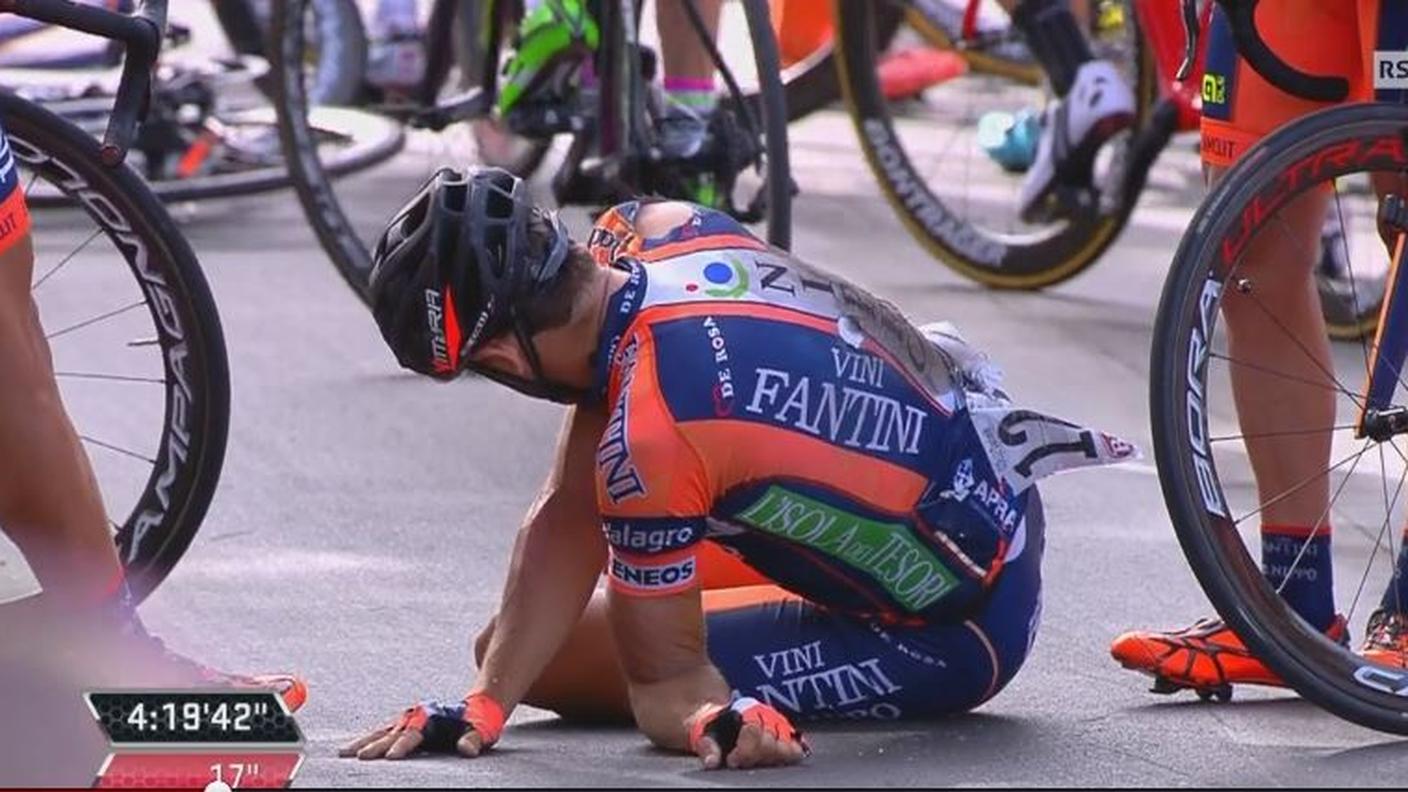 Lo sfortunato italiano dopo la caduta