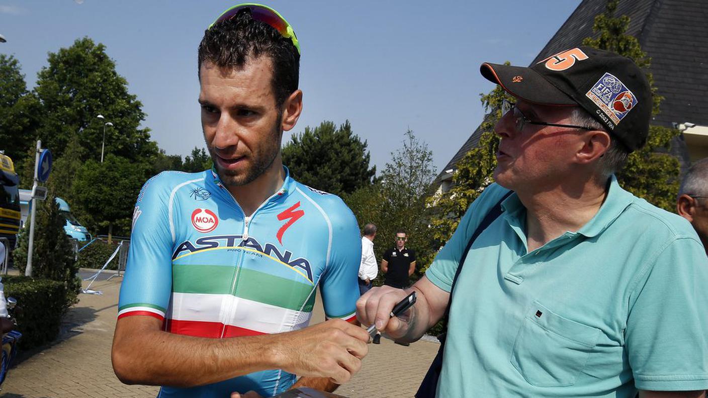Nibali firma autofgrafi a Utrecht