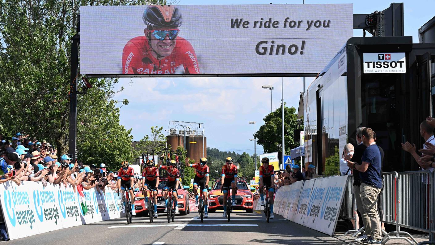 L'arrivo a Oberwil con la Bahrain in testa al gruppo