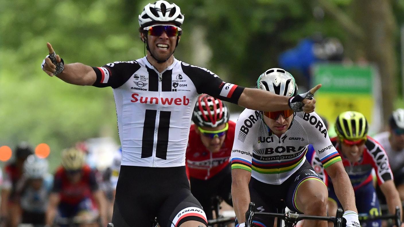 Sagan deluso dietro al vincitore