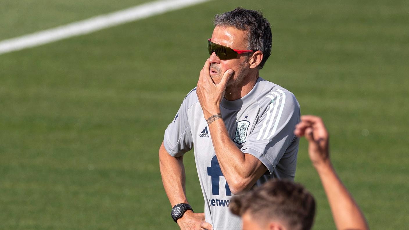 Luis Enrique pensieroso