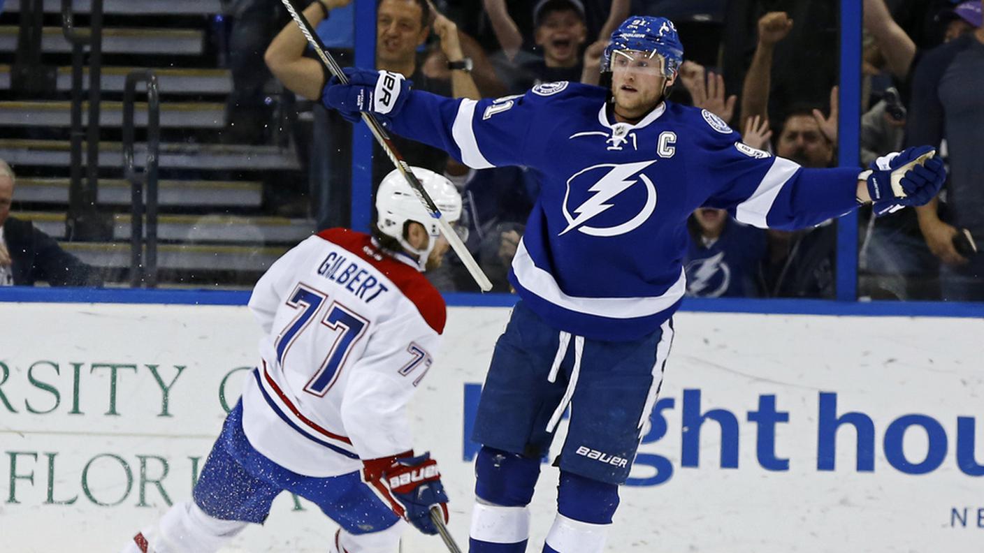 A porta vuota Steven Stamkos ha realizzato la sua 40a rete stagionale