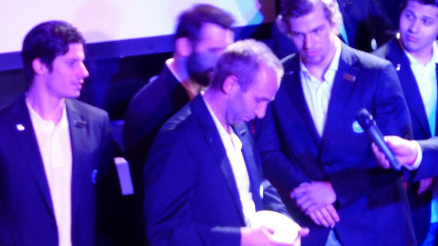 Kobach commosso e premiato
