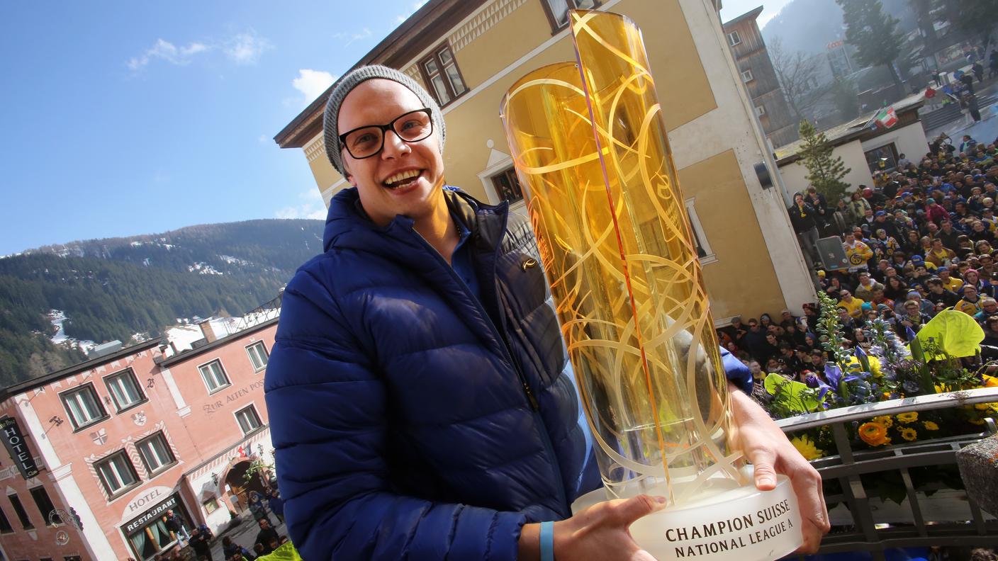 Gregory Sciaroni con la coppa