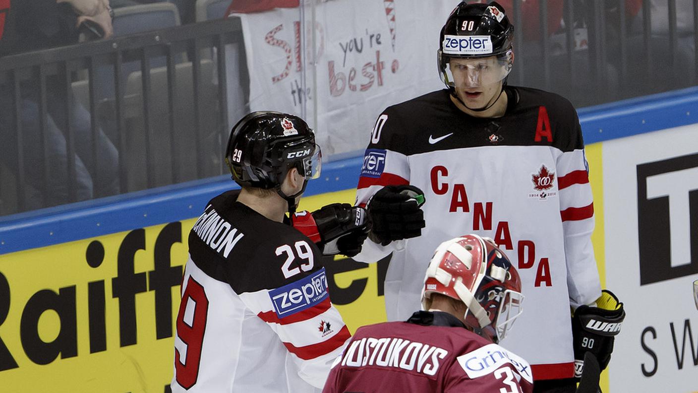 Due gol a testa all'esordio per Spezza e MacKinnon