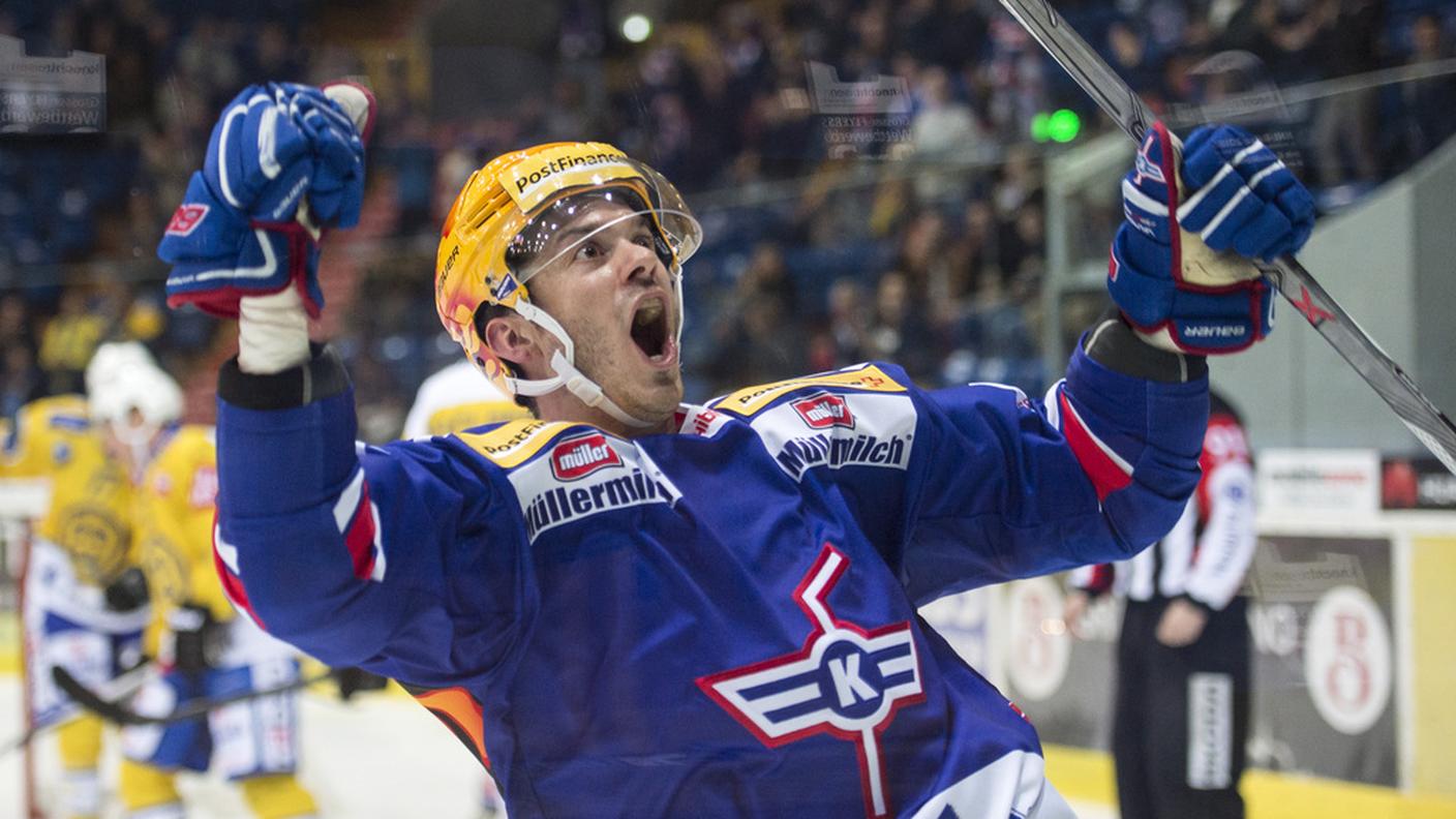 Festeggia il topscorer del Kloten