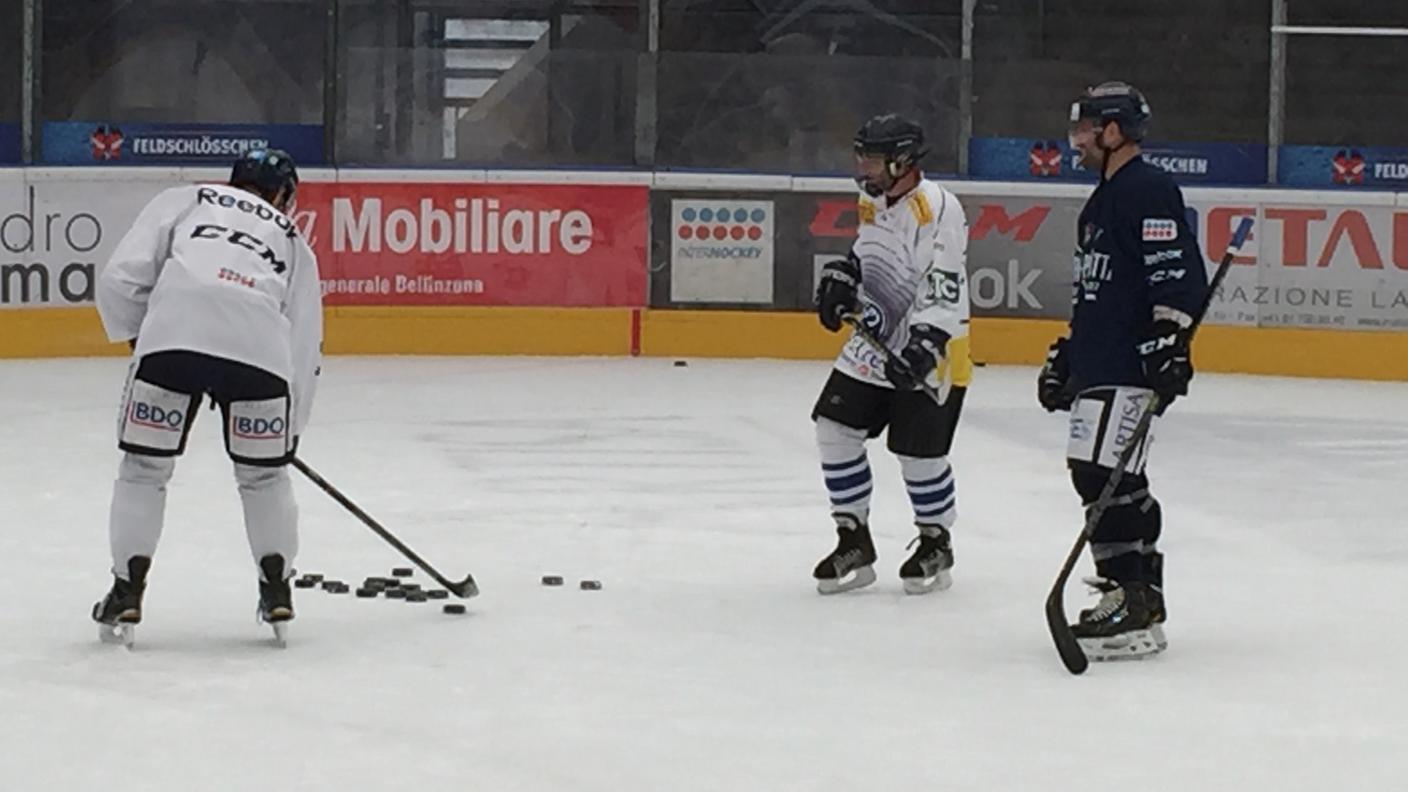 L'hockey come scuola di vita di coppia per il novello sposo (al centro)