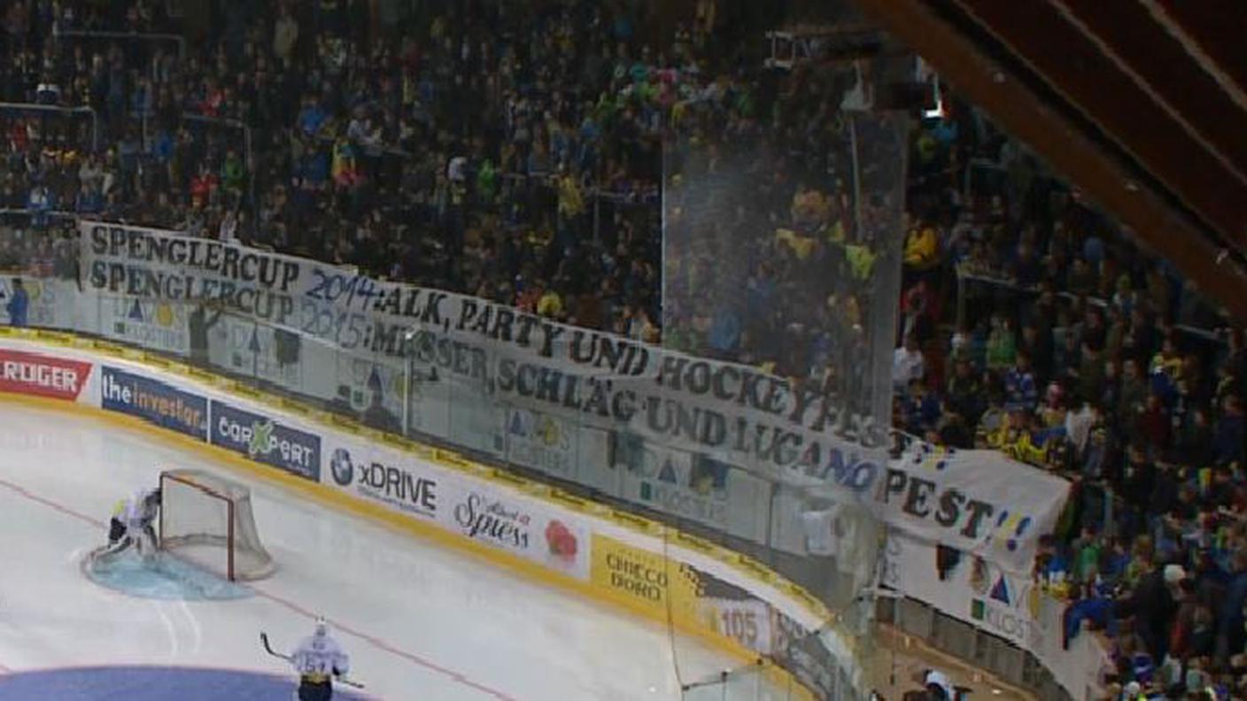 Lo striscione esposto dai tifosi gialloblù