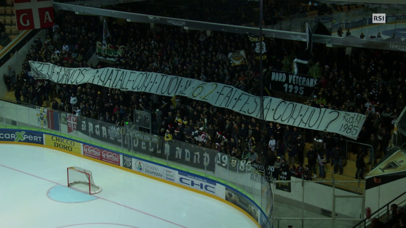 Lo striscione esposto alla Resega